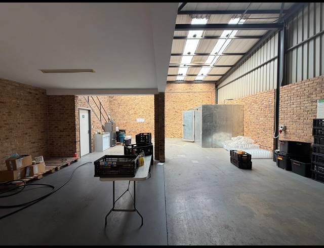 155M² WAREHOUSE TO LET IN CHLOORKOP